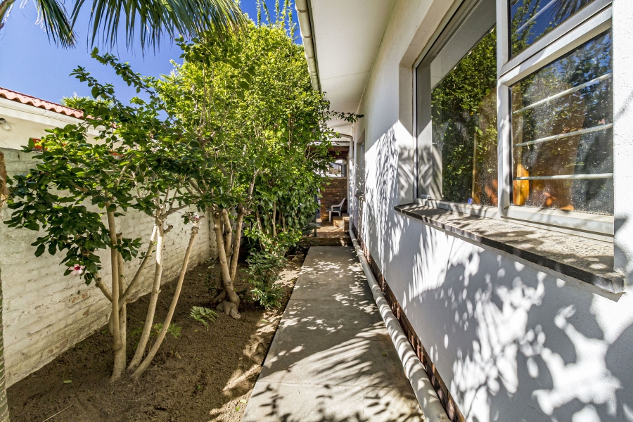 5 Bedroom Property for Sale in Lochnerhof Western Cape